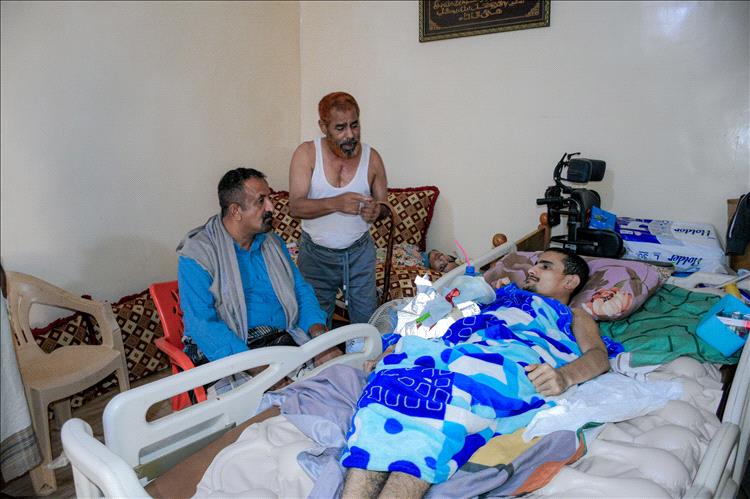 النوبة يختتم زيارات الجرحى المقعدين في منازلهم ويطالب بسرعة علاج الحالات الحرجة بالخارج