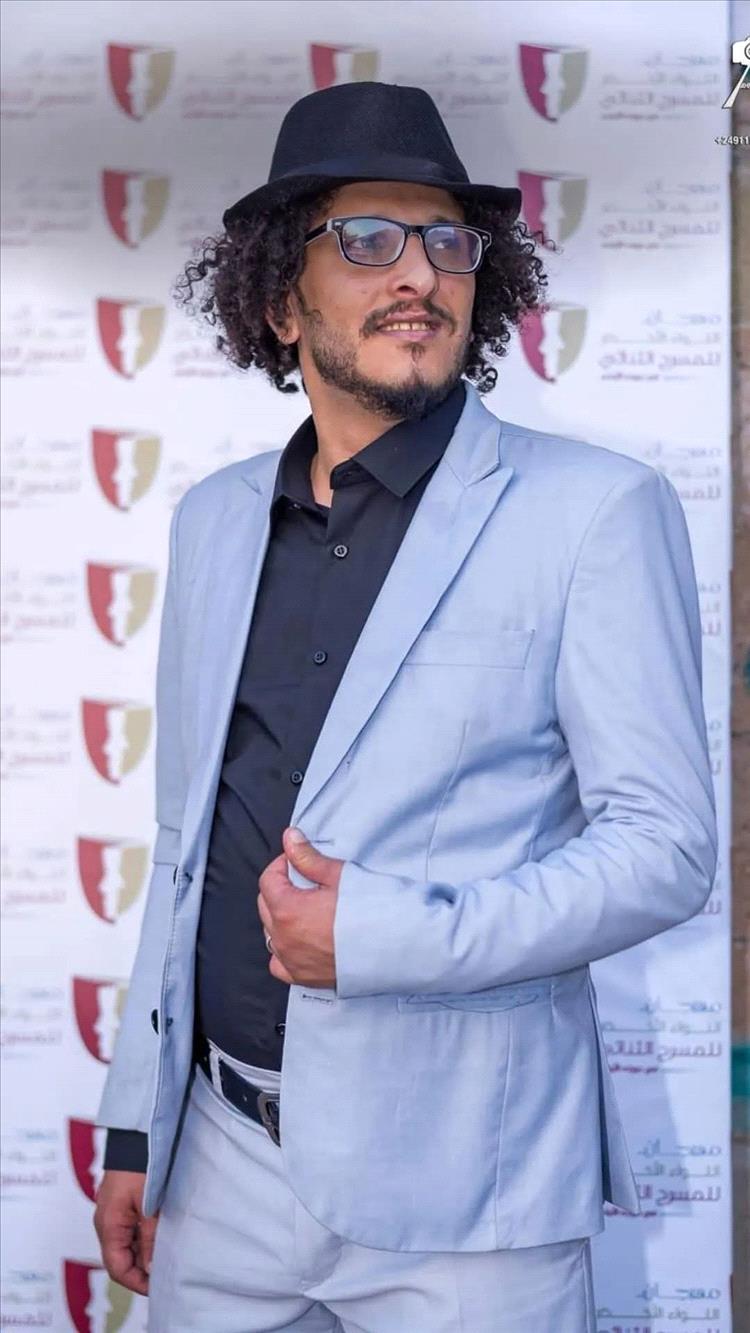 لقاء الأسبوع: ياسر النهمي... فنان يُجيد الإصغاء لنبض الناس ويحمل رسالة تتجاوز الفن