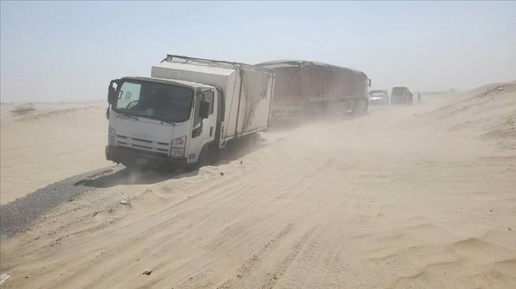 مدير عام رضوم يوجه بفتح طريق عرقة ويناشد صندوق صيانة الطرق لإزالة الرمال المتحركة بالخط الدولي