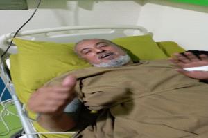 الفنان قاسم عمر قاسم يفقد بصره ويصارع المرض والإهمال في منزله بعدن