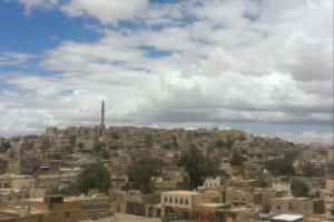 من أسرة واحدة.. مصرع 4 أشخاص وإصابة آخرين إثر حادث مروع بعمران